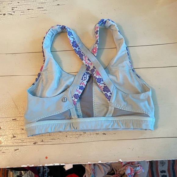 Lululemon sports bra 4 - Picture 2 of 2